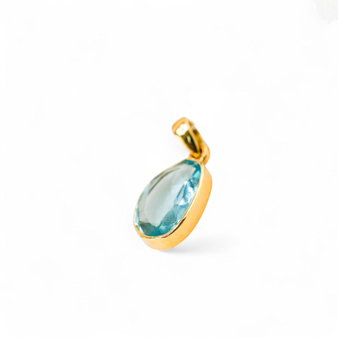 Aquamarine gold pendant