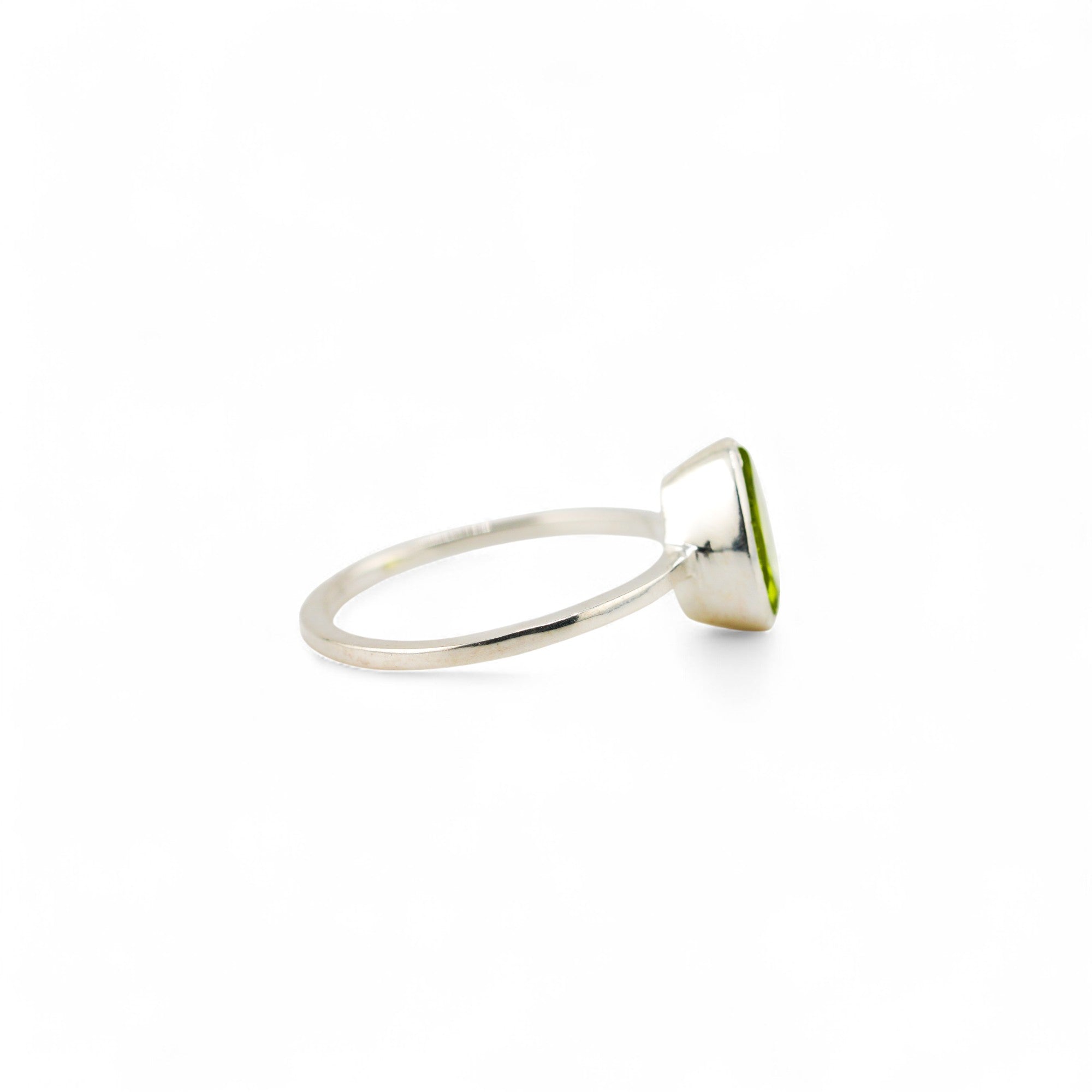 Venus teardrop peridot ring