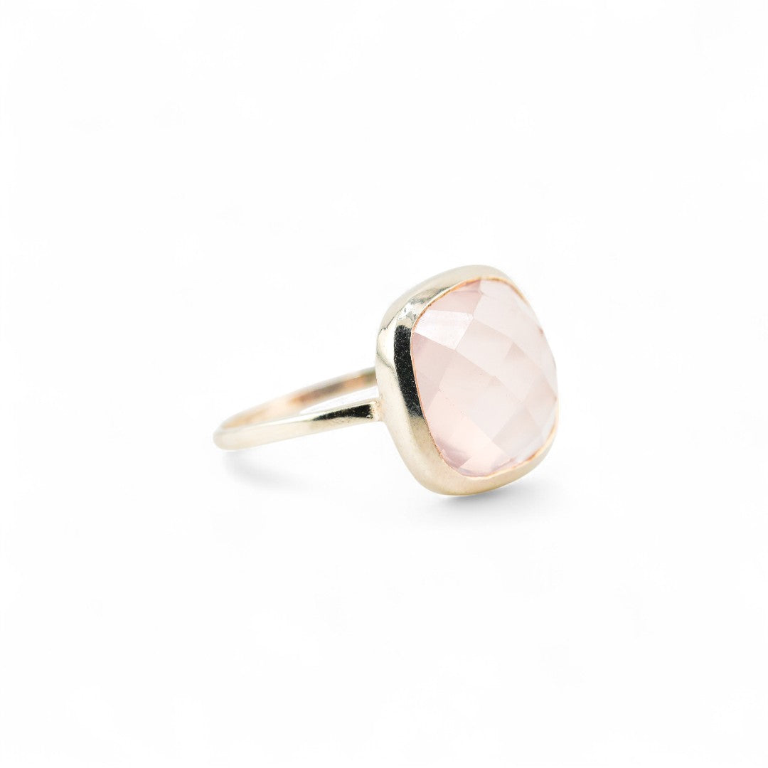 Rose quartz sugarloaf ring