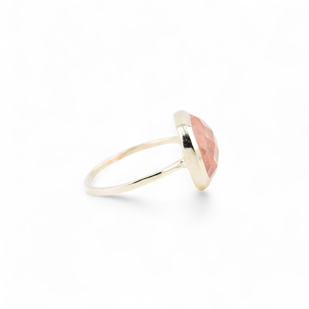 Rose quartz sugarloaf ring