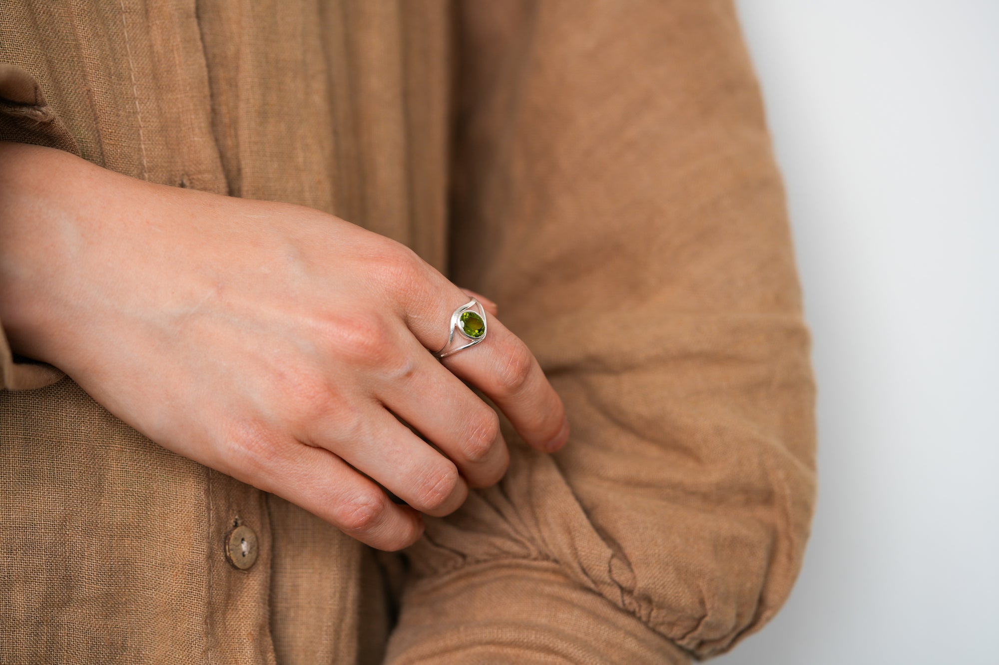 Peridot charm eye ring