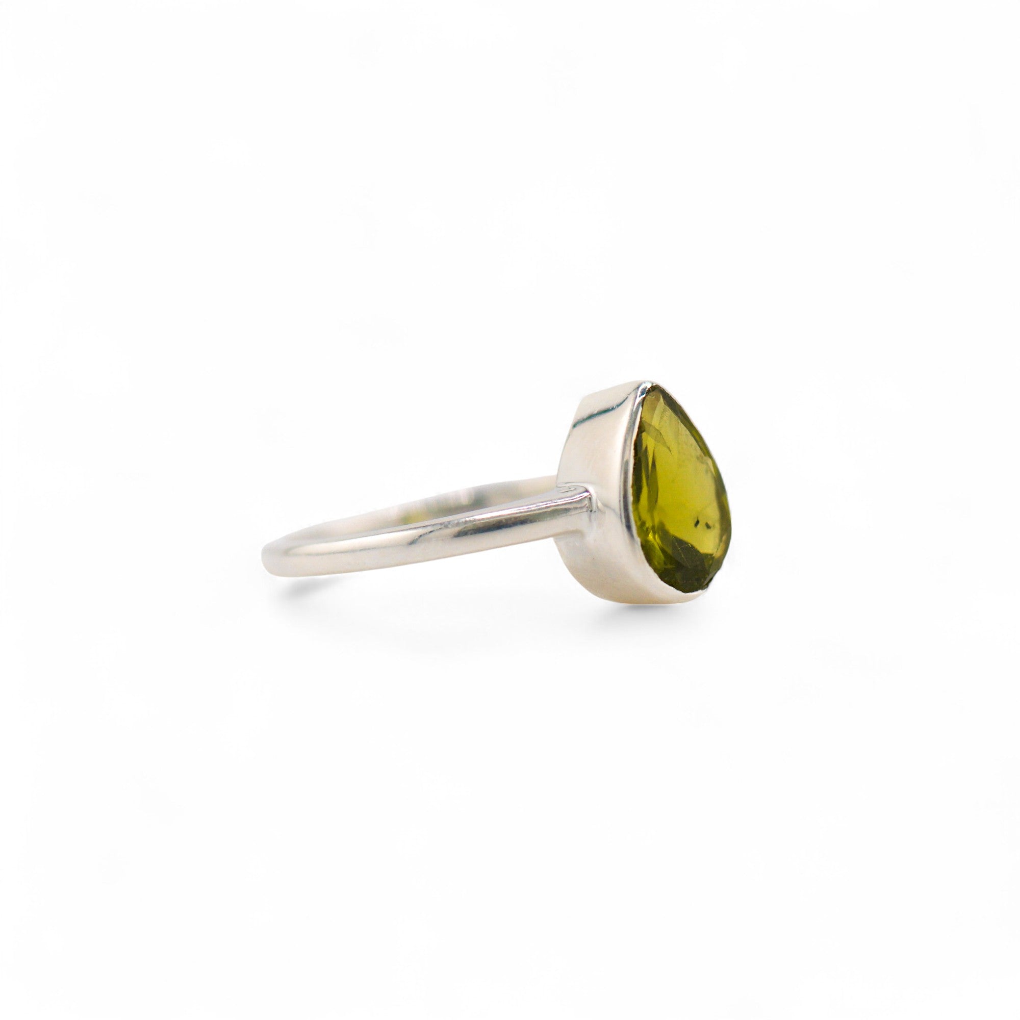 Venus teardrop peridot ring