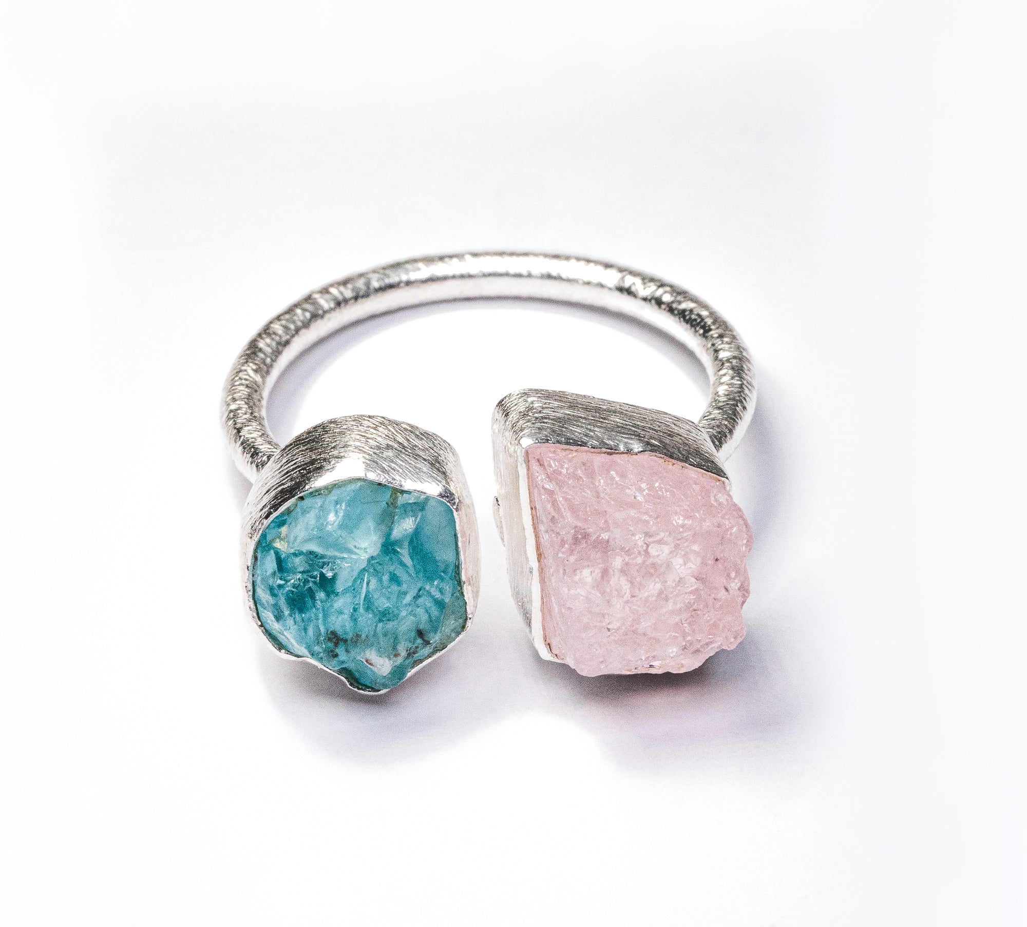 Rough apatite and morganite twin ring