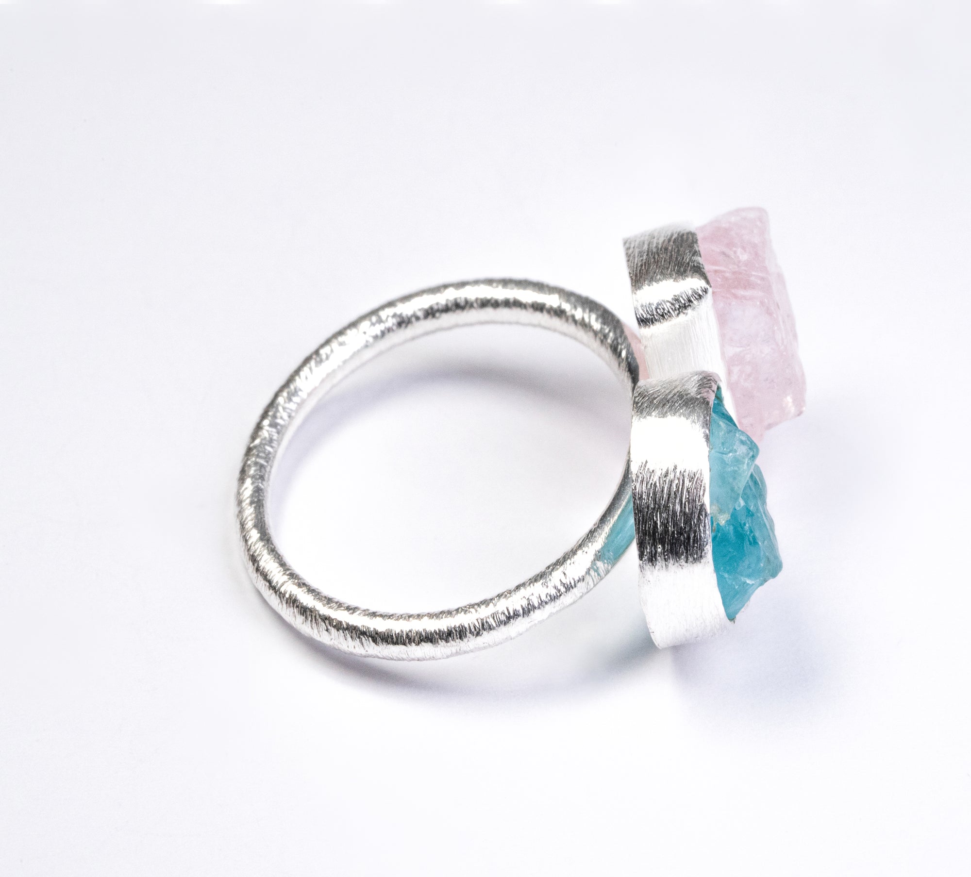 Rough apatite and morganite twin ring