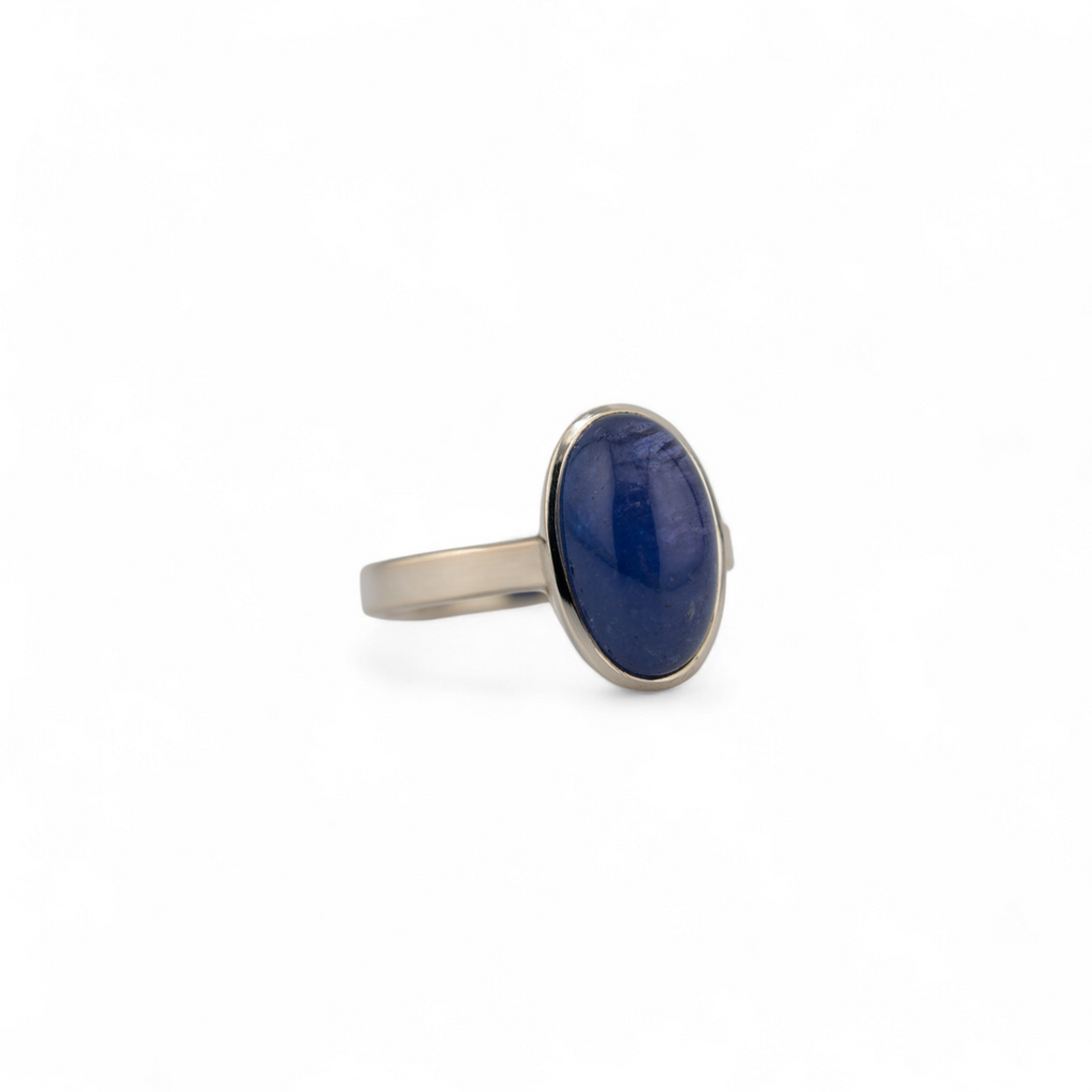 Oval tanzanite ring