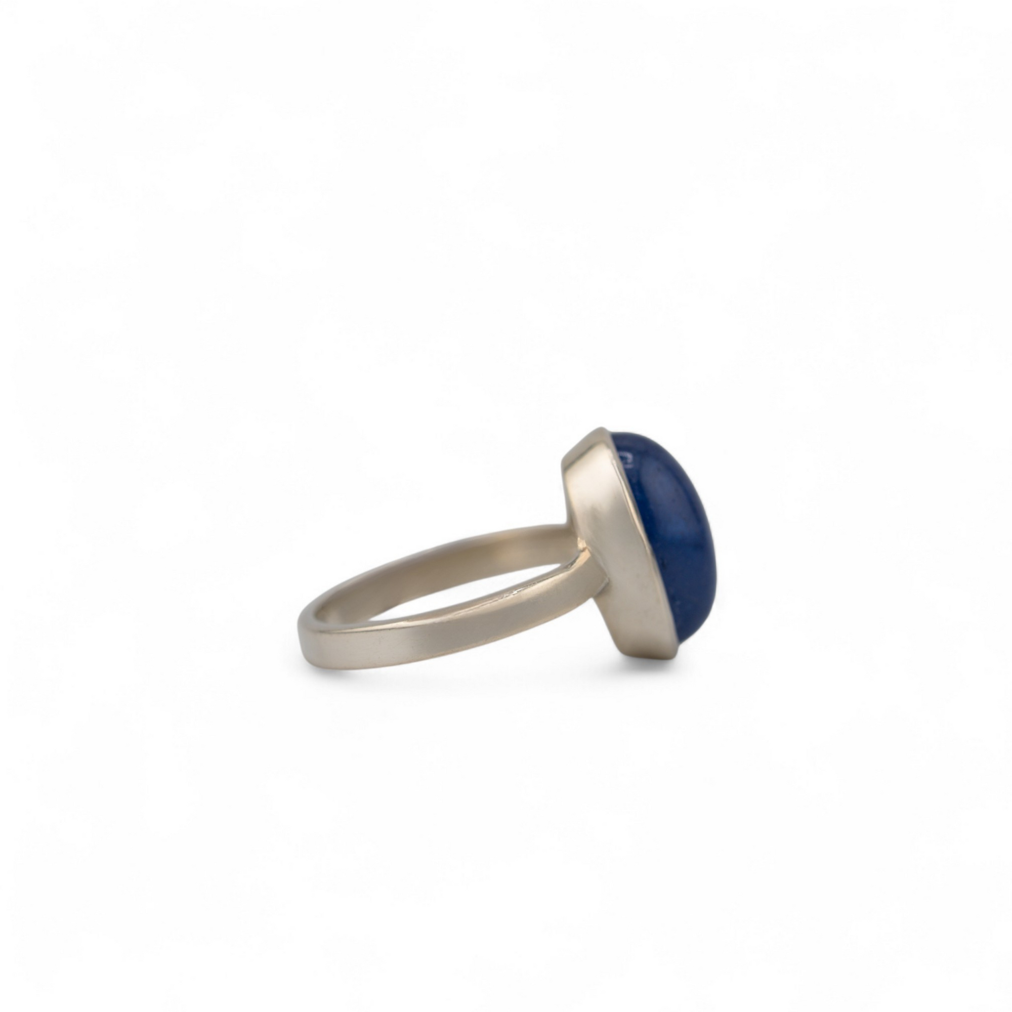 Oval tanzanite ring