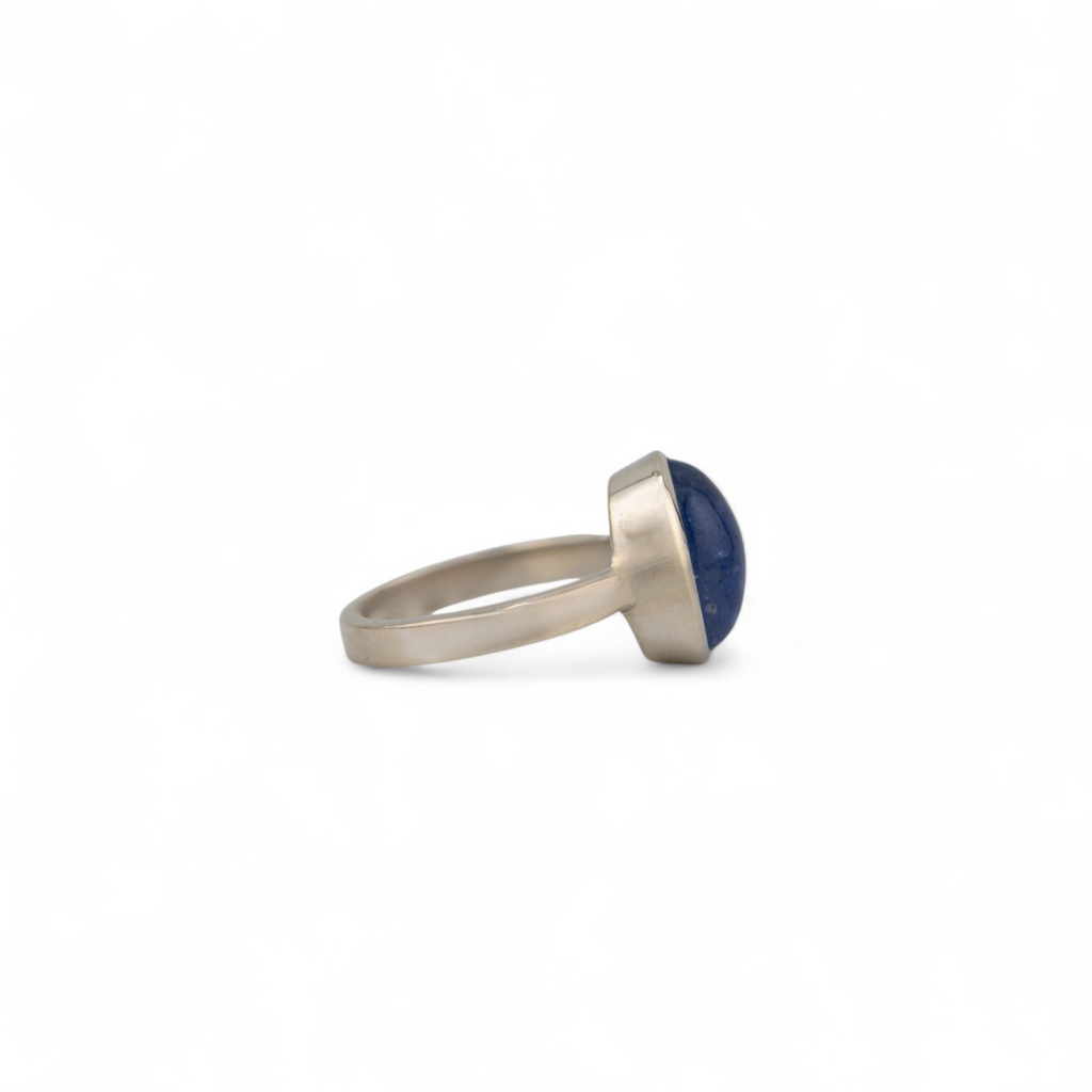 Oval tanzanite ring (small)