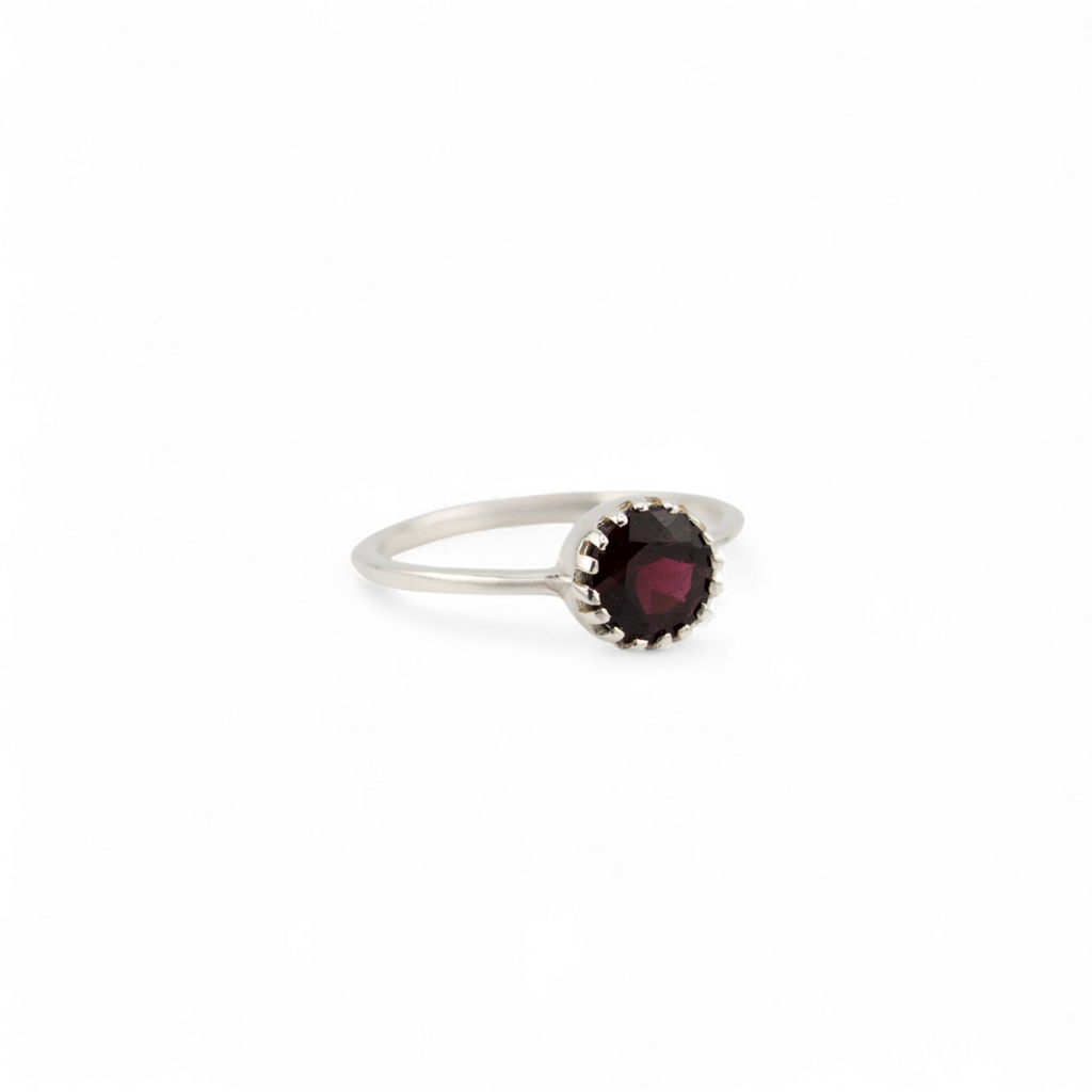 Saulora garnet ring