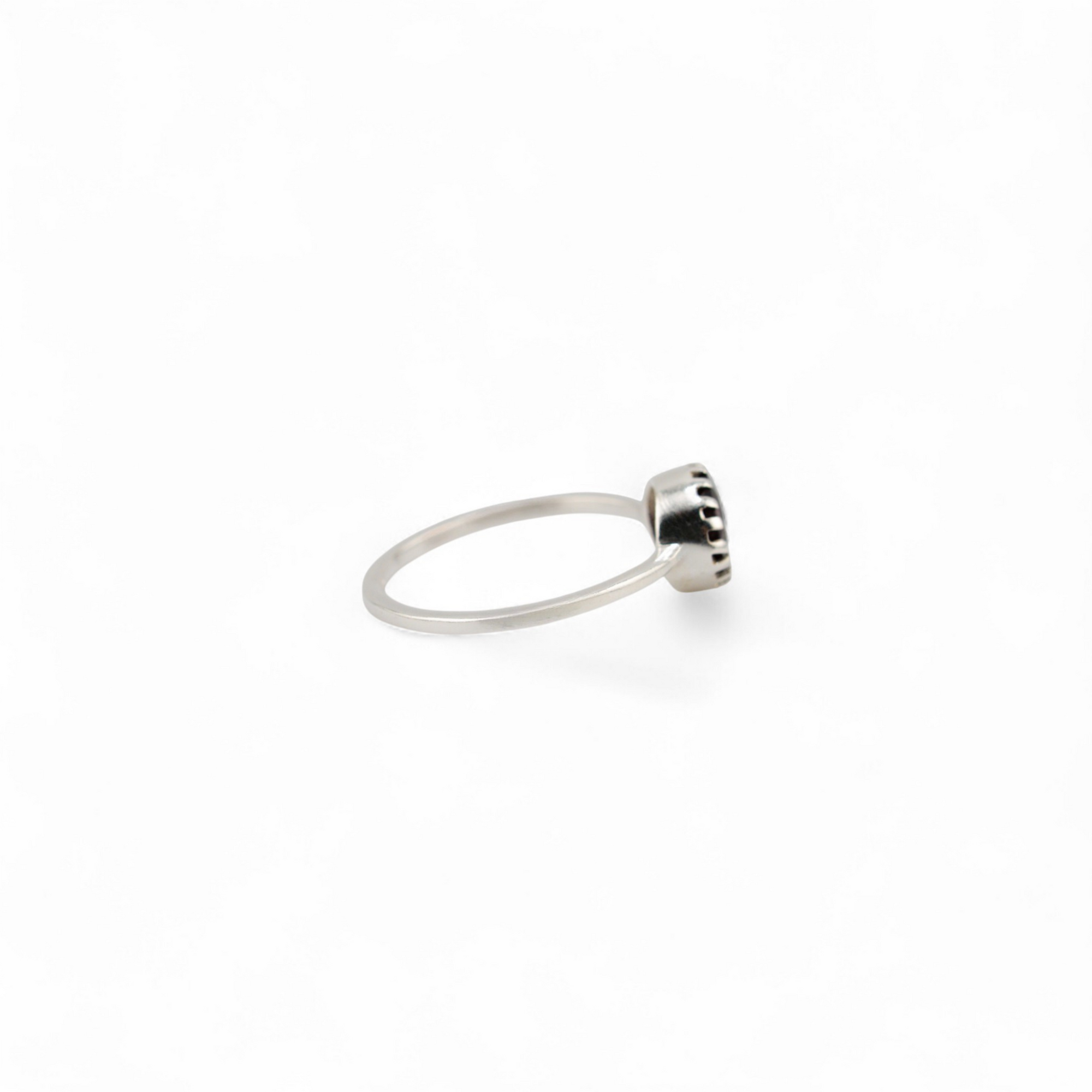 Saulora garnet ring