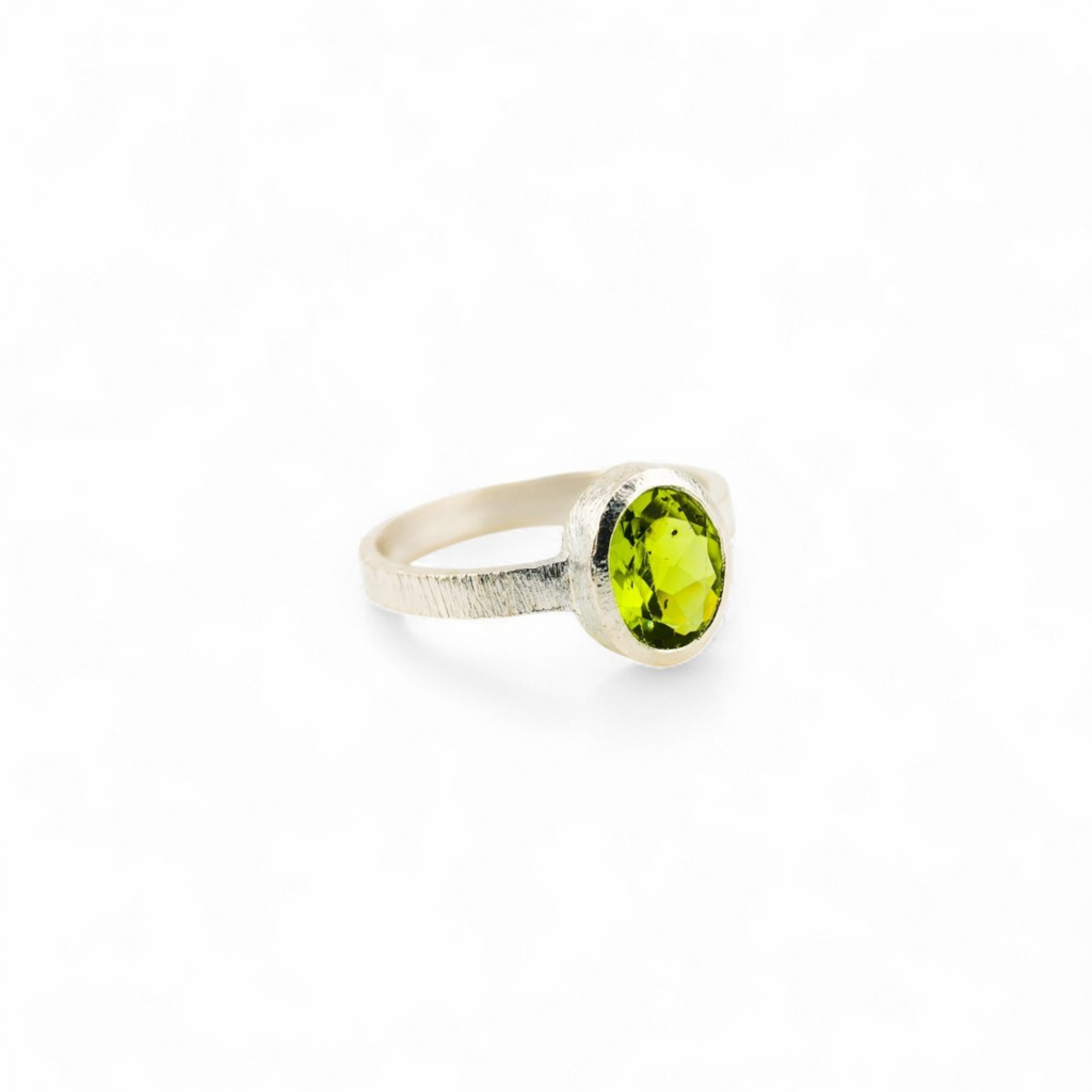 Eternal peridot matte ring