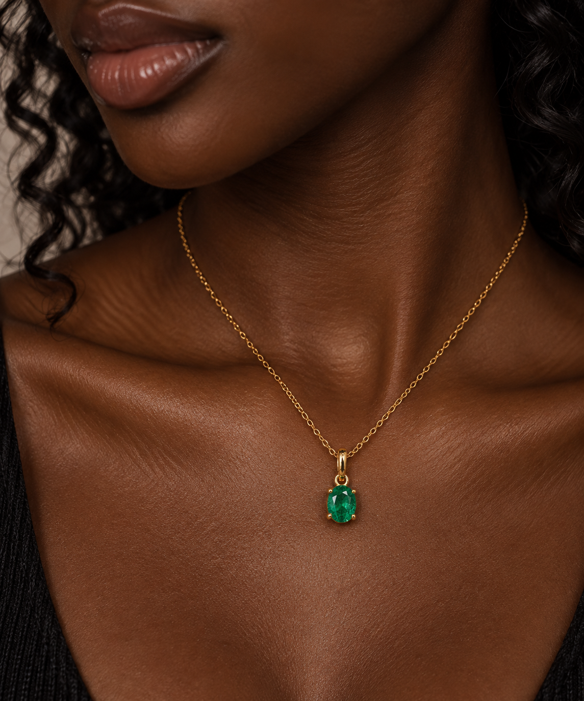 Emerald 585 gold oval  pendant
