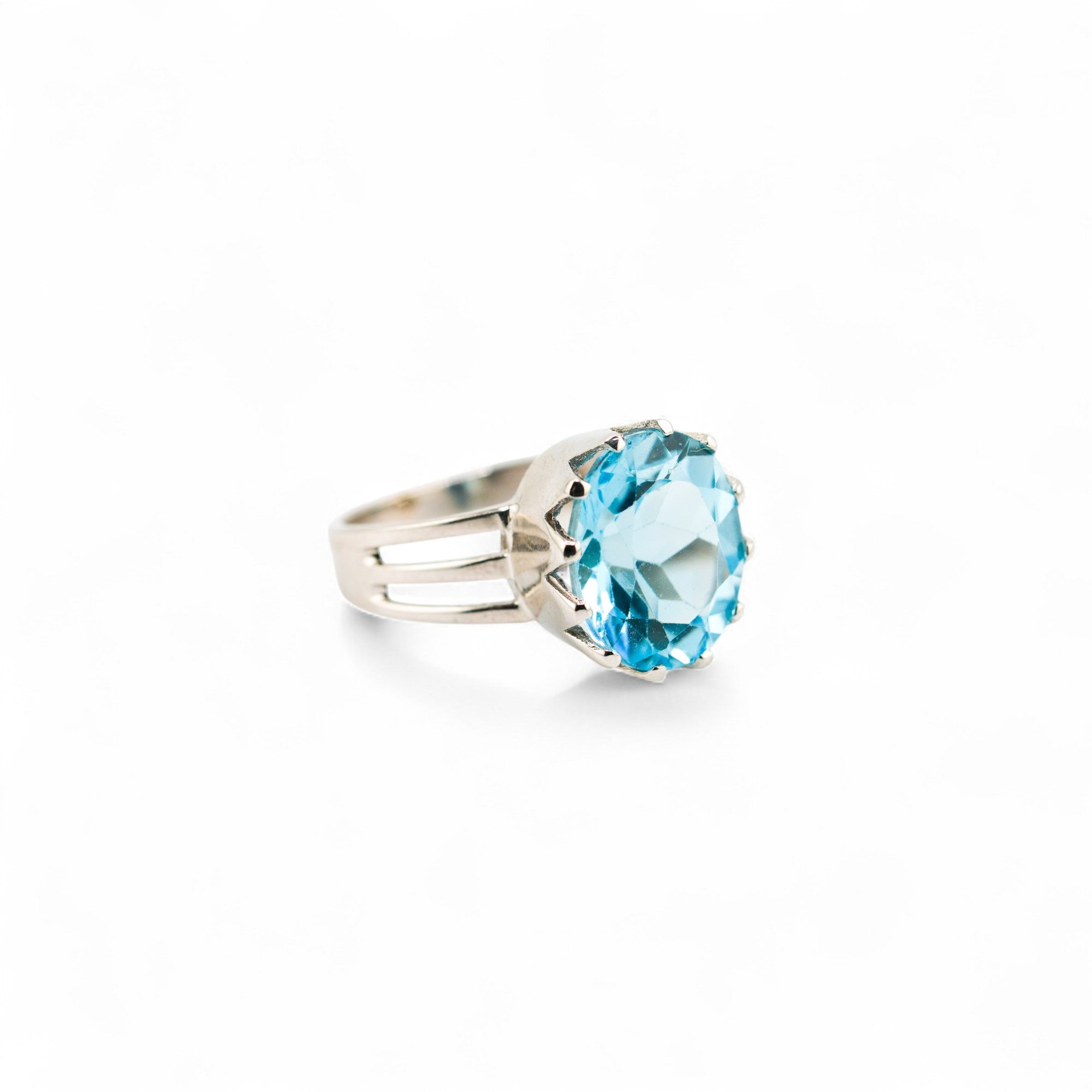 Topaz crown ring