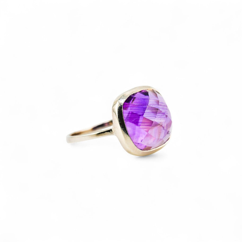 Amethyst sugarloaf ring