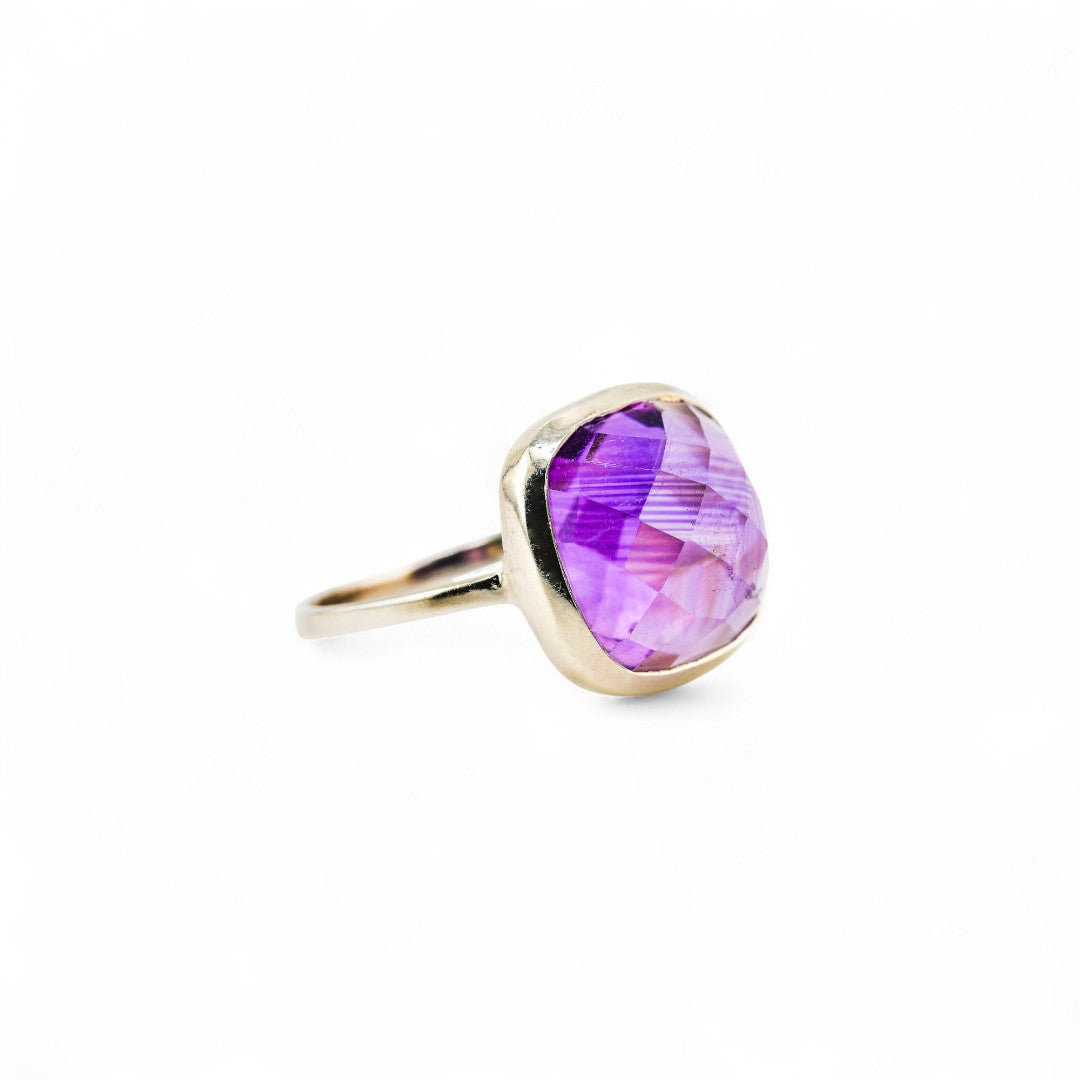 Amethyst sugarloaf ring