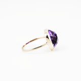 Amethyst sugarloaf ring