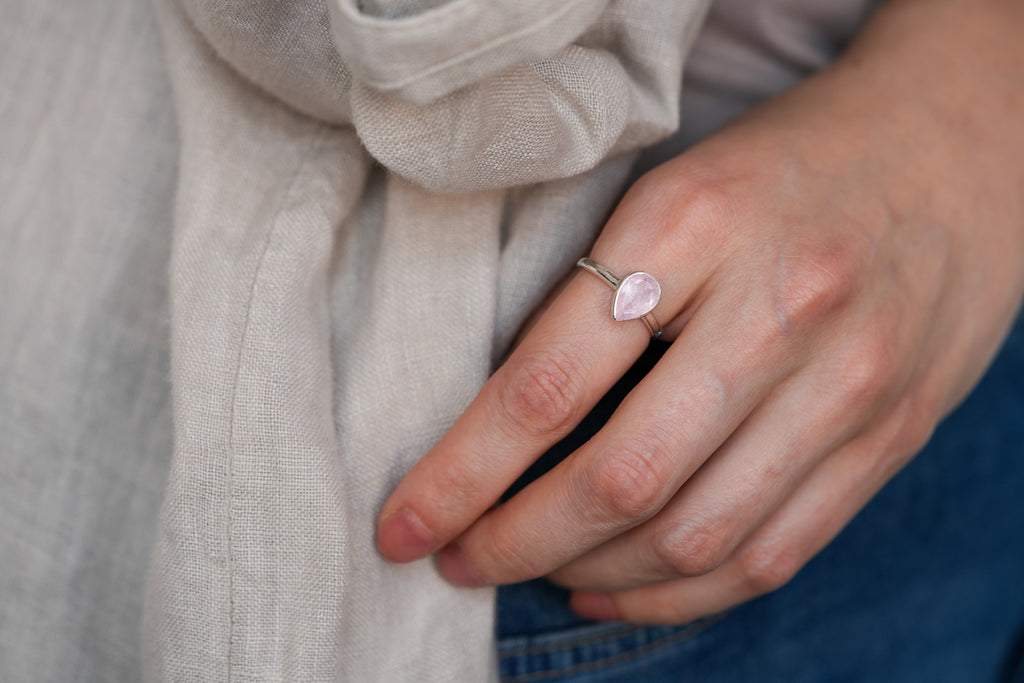 Venus teardrop rose quartz ring