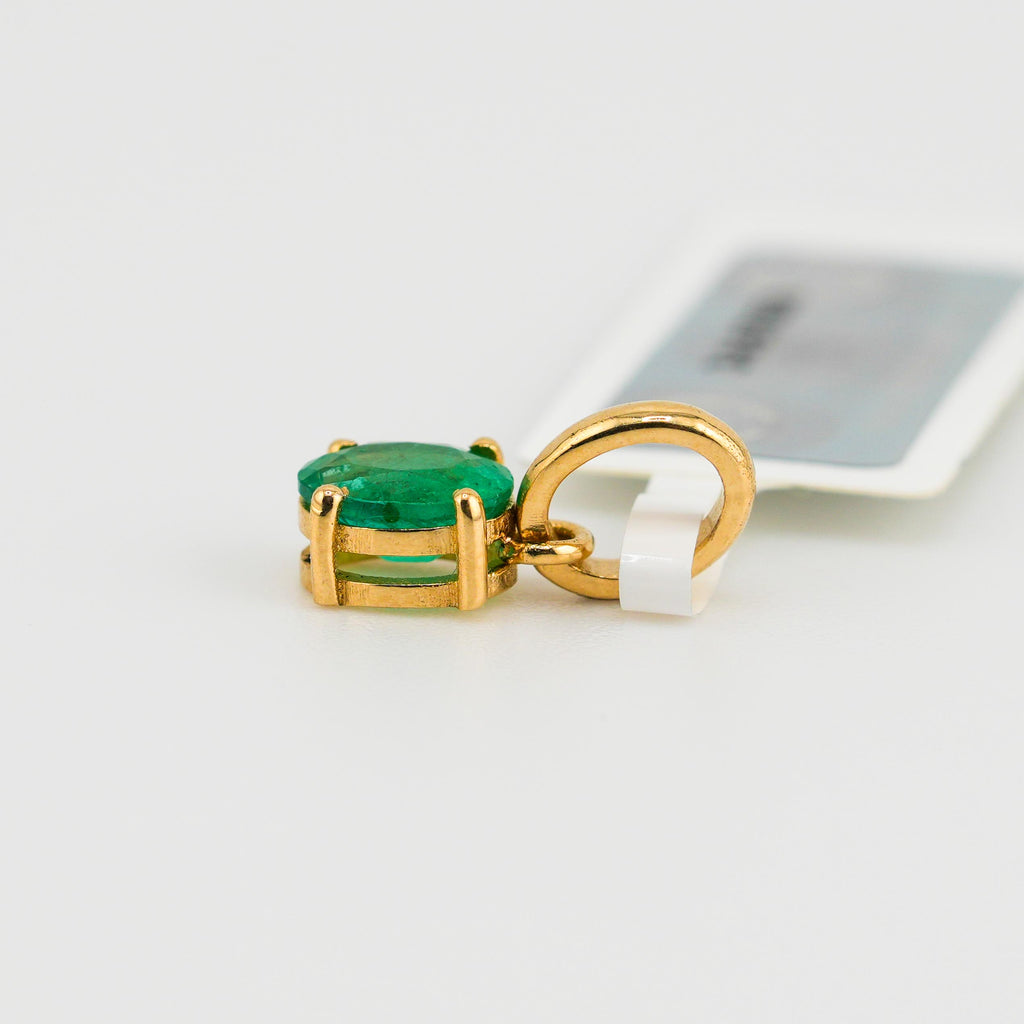 Emerald gold pendant