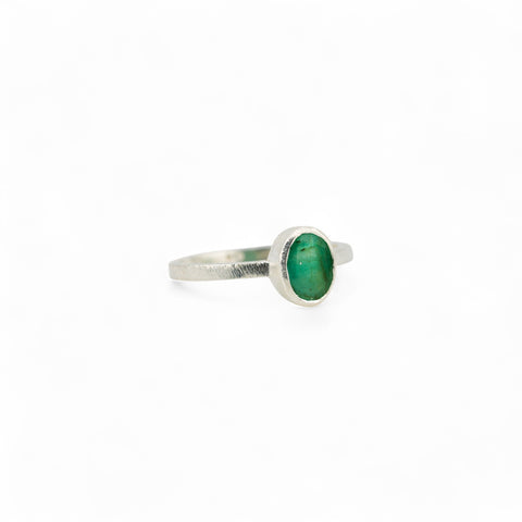 Oval emerald ring matt