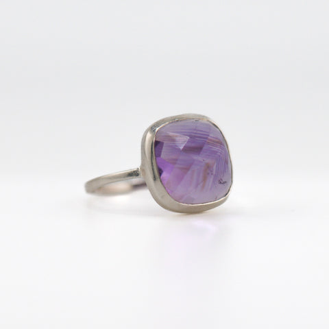 Amethyst sugarloaf ring