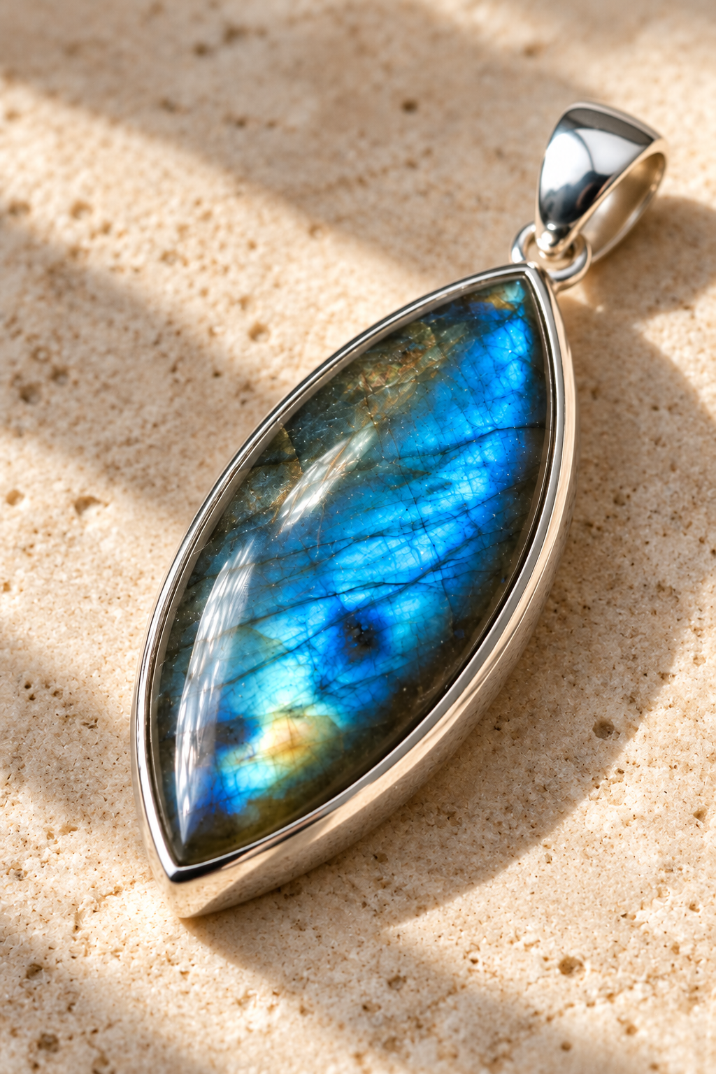 Labradorite pendant large