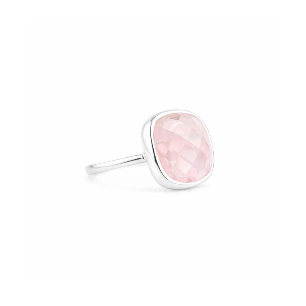 Rose quartz sugarloaf ring