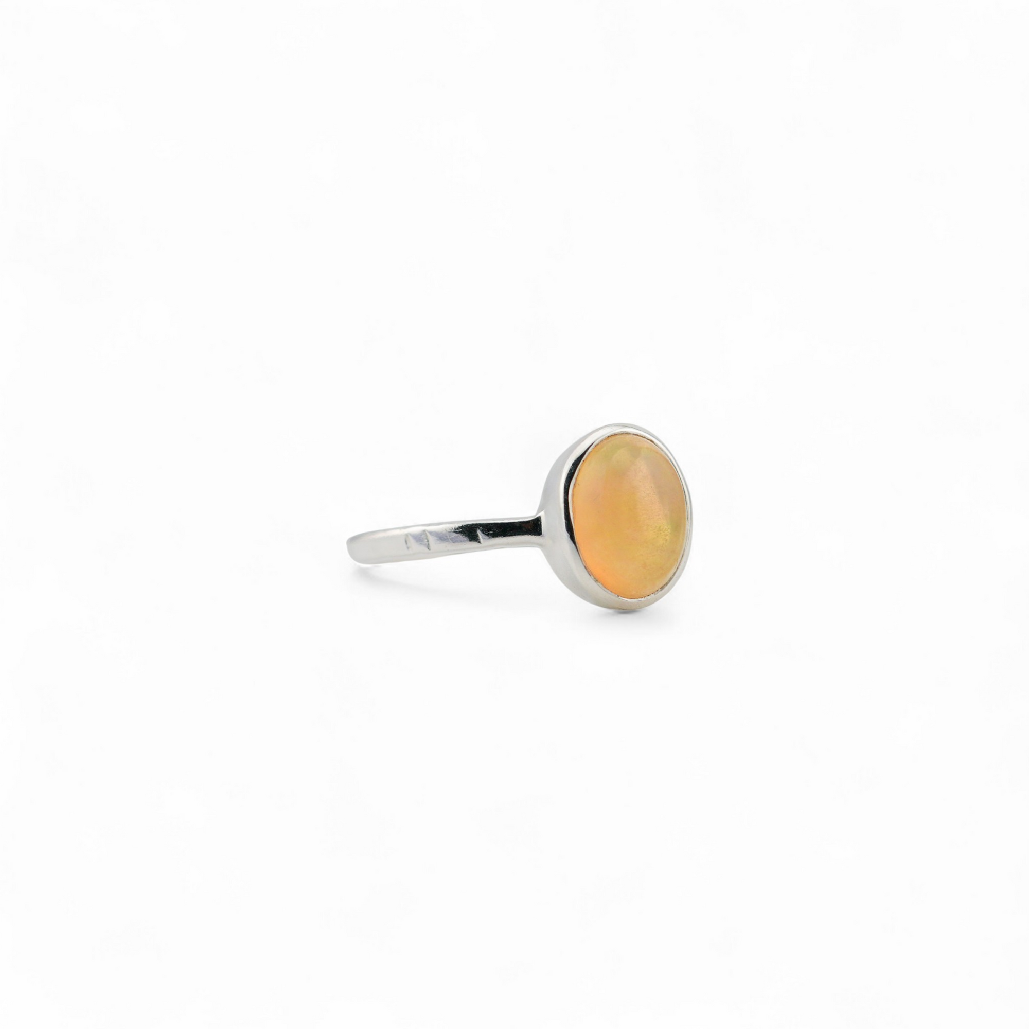 Oval Etiopian Opal ring