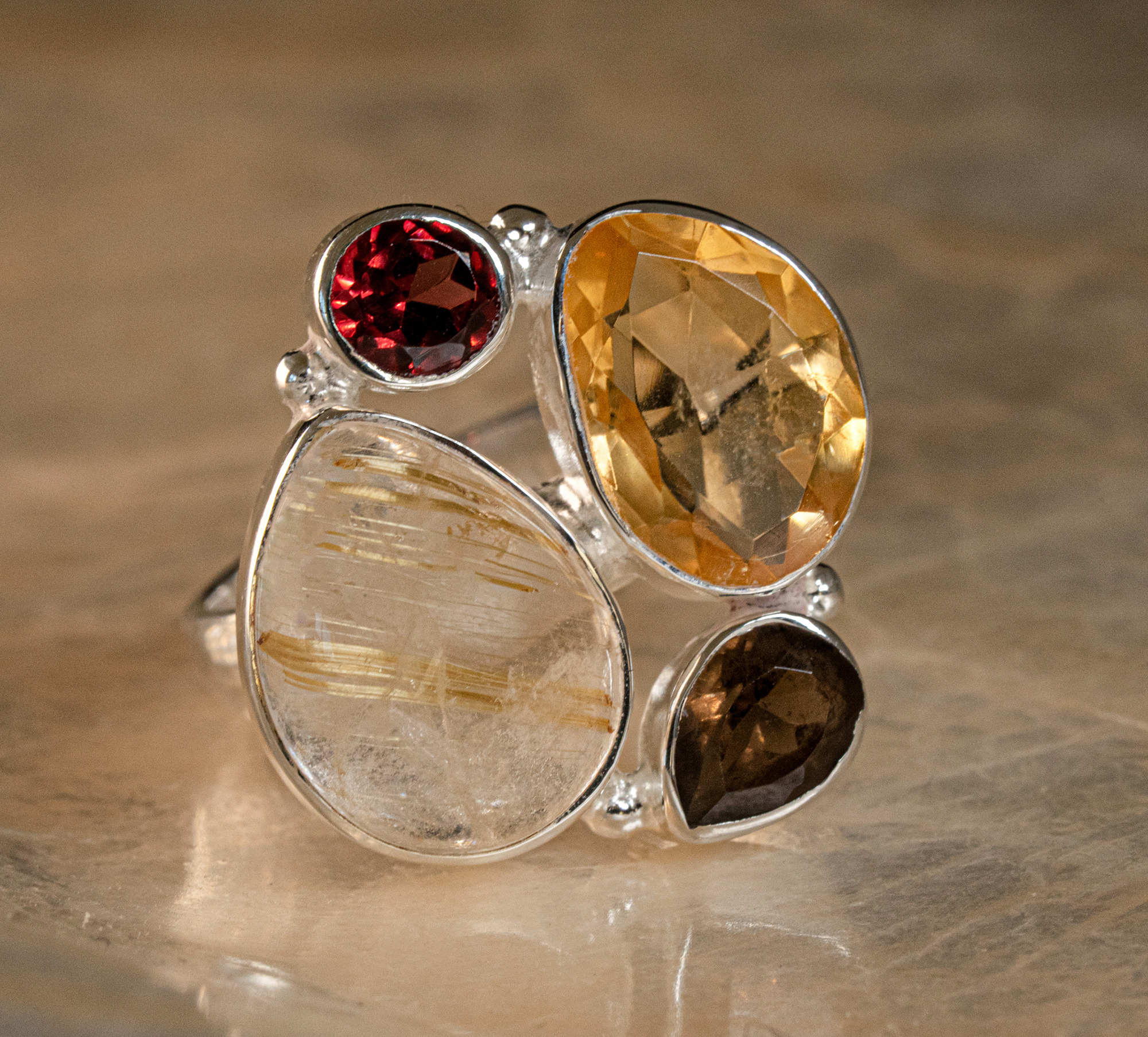 Victoria yellow&red hues ring
